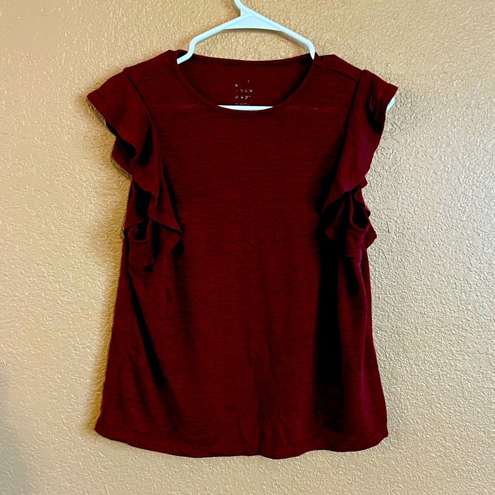 Linen blend top in size medium. Good used condition